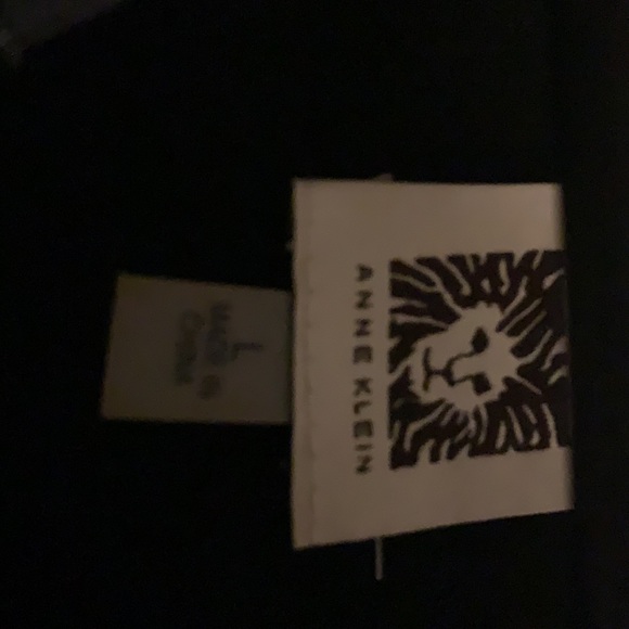 Classic Anne Klein top with sheer lace sleeves - Picture 2 of 4